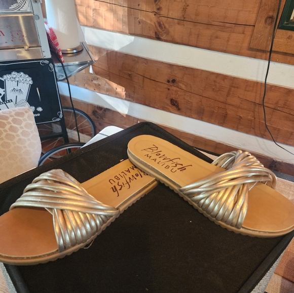 13 pairs of sandals/heels/booties. All in excellent shape. From 71/2-8 sizes. - Picture 9 of 13